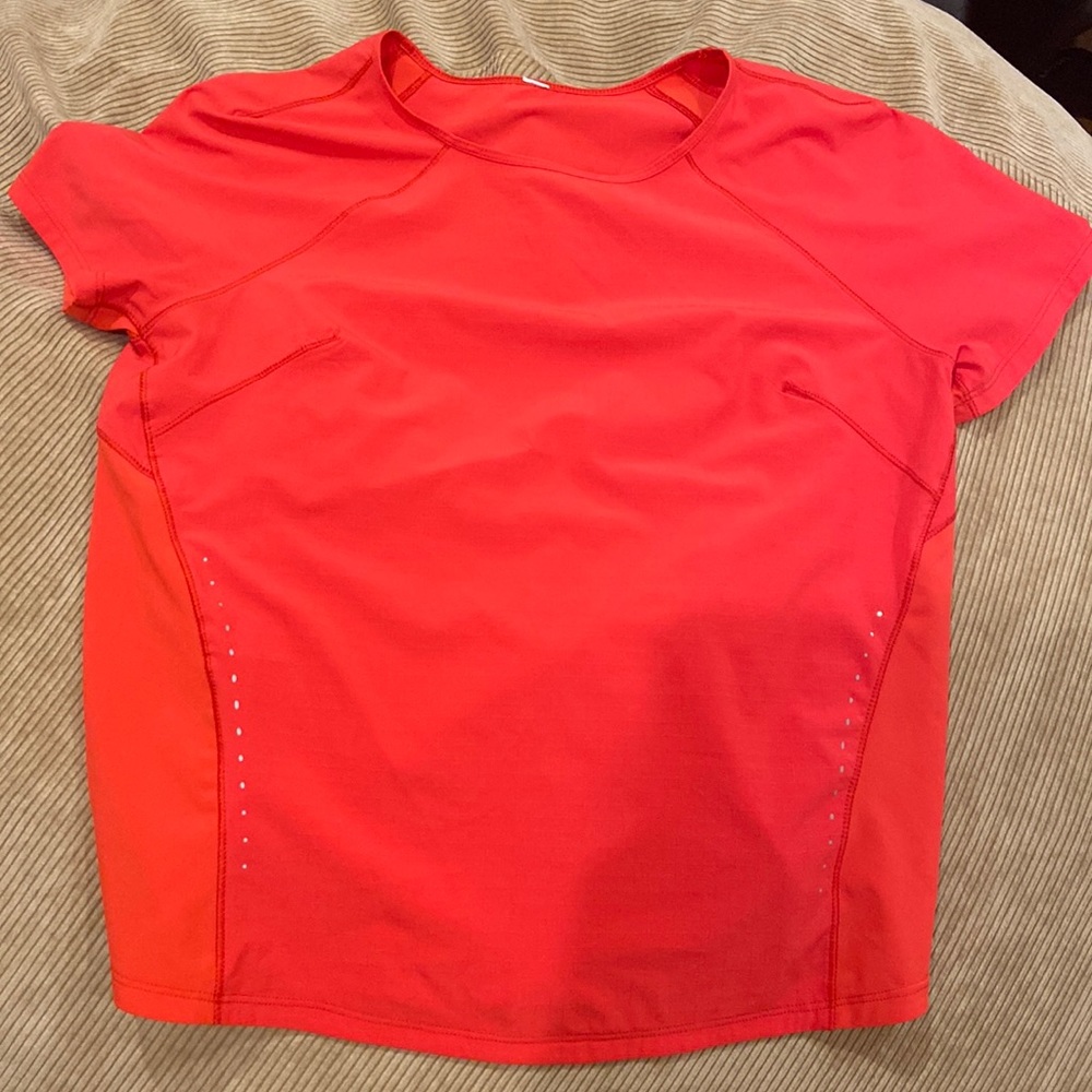 Lululemon women’s shirt
